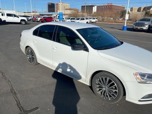 Used 2015 Volkswagen Jetta Sport image 3