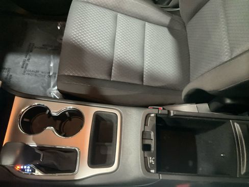 Used 2019 Jeep Grand Cherokee Laredo image 22