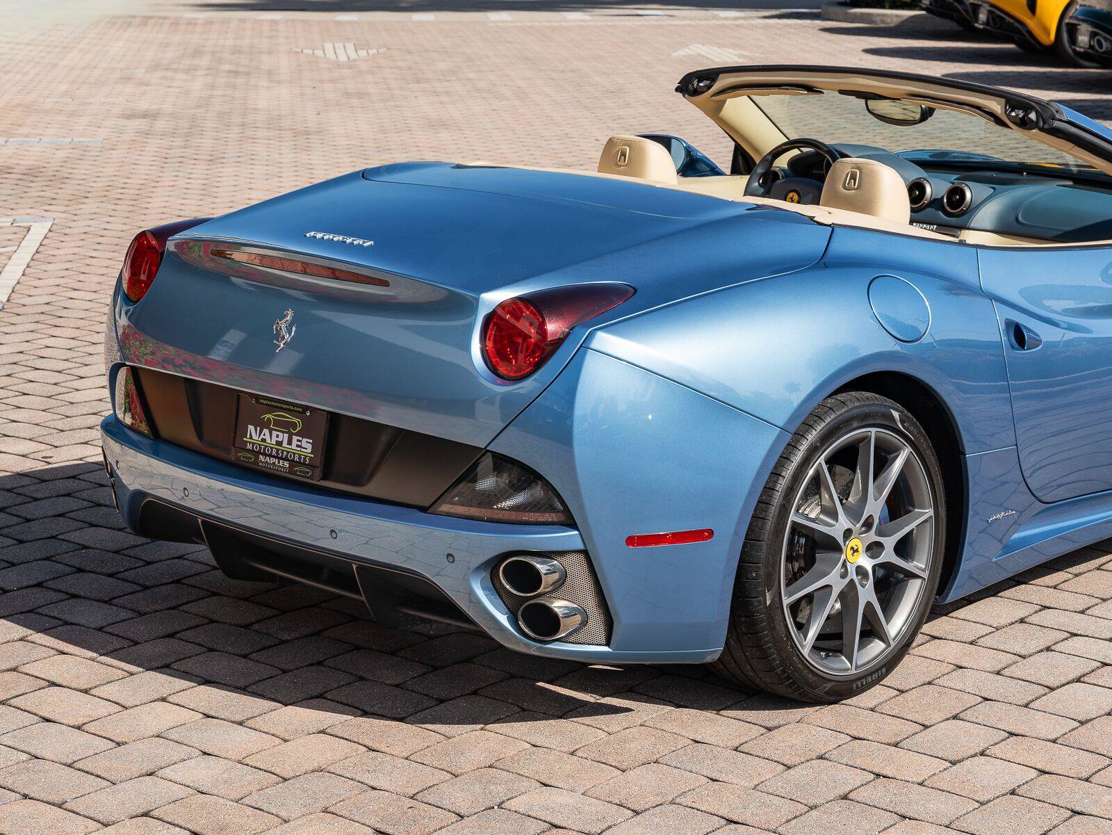 Used 2010 Ferrari California RWD image 35
