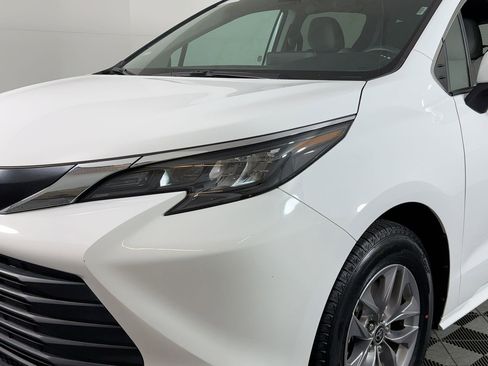 Used 2024 Toyota Sienna LE image 8