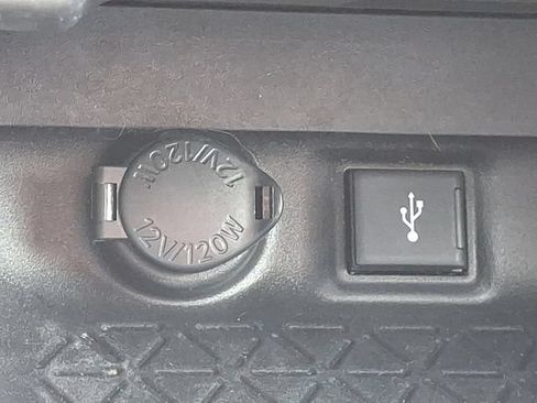 Used 2022 Toyota RAV4 LE FWD image 22