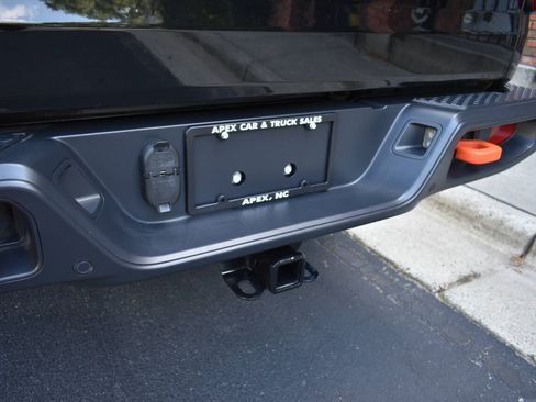 Used 2020 Jeep Gladiator Mojave AWD/4WD image 32