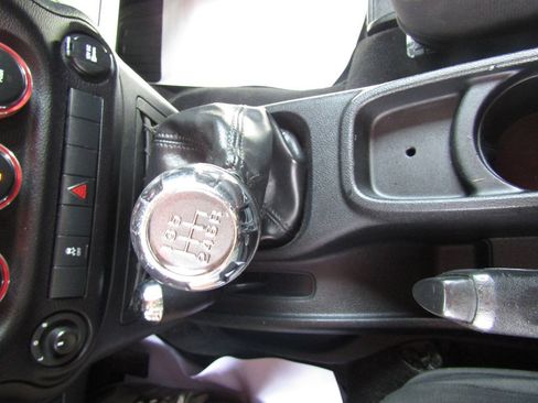 Used 2016 Jeep Wrangler Sport AWD/4WD image 12