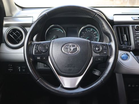 Used 2017 Toyota RAV4 Limited image 18