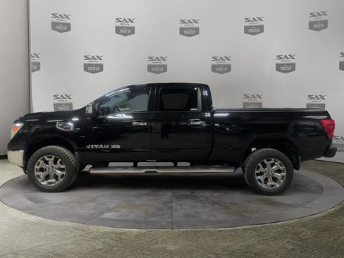 Used 2018 Nissan Titan SL w/ Chrome Package AWD/4WD image 2