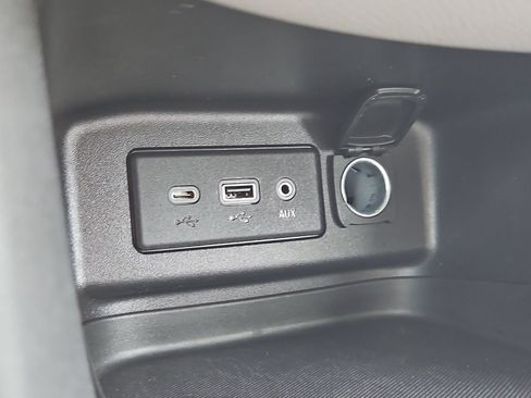 Used 2021 Chevrolet Equinox LS FWD image 22