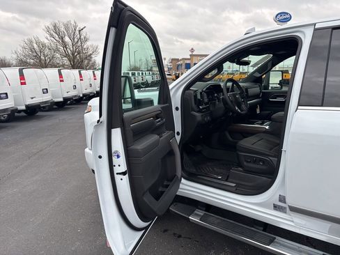 New 2026 Chevrolet Silverado 2500 High Country w/ High Country Premium Package AWD/4WD image 9