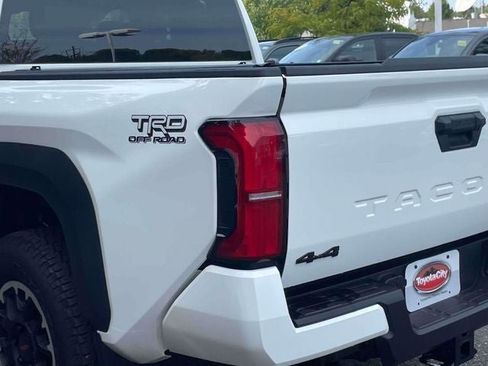 Used 2024 Toyota Tacoma SR5 AWD/4WD image 12