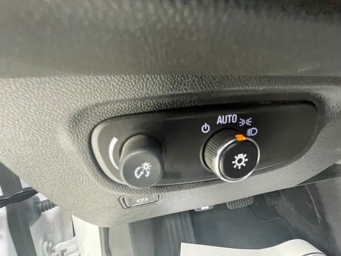 Used 2024 GMC Terrain SLE w/ Elevation Edition AWD/4WD image 14