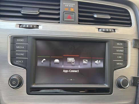 Used 2016 Volkswagen Golf S FWD image 20
