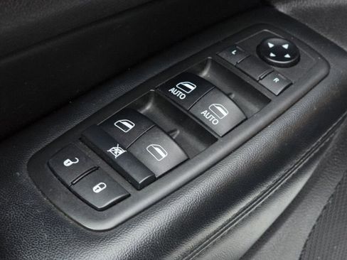 Used 2019 Jeep Grand Cherokee Altitude image 27