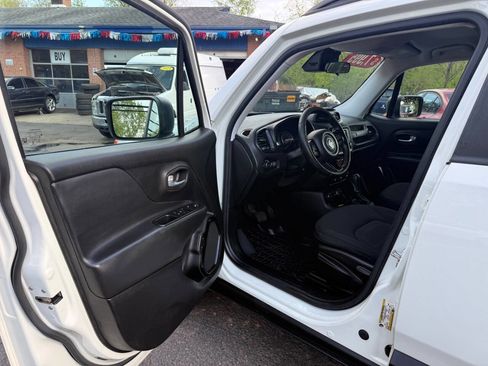 Used 2017 Jeep Renegade Altitude AWD/4WD image 11