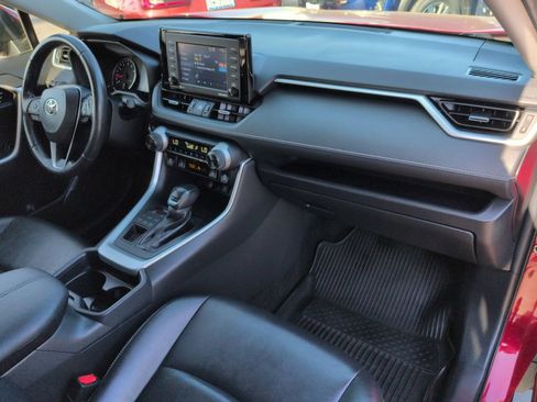 Used 2021 Toyota RAV4 XLE Premium AWD/4WD image 18