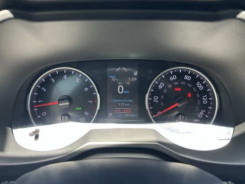 Used 2020 Toyota RAV4 XLE FWD image 25