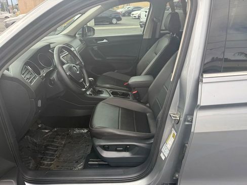 Used 2021 Volkswagen Tiguan SE FWD image 13