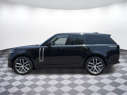 Used 2025 Land Rover Range Rover SE AWD/4WD image 2