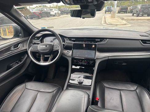 Used 2024 Jeep Grand Cherokee L Limited w/ Luxury Tech Group II image 9