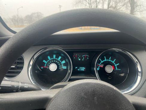 Used 2010 Ford Mustang Coupe image 11