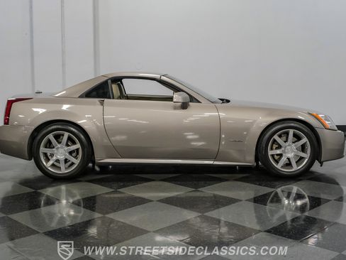 Used 2005 Cadillac XLR RWD image 14