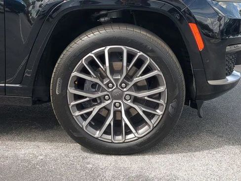 Certified 2023 Jeep Grand Cherokee L Summit AWD/4WD image 11