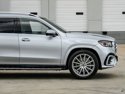 Used 2025 Mercedes-Benz GLS 580 4MATIC image 22