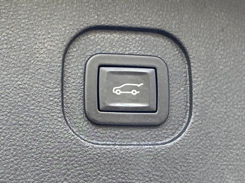 Used 2017 Chevrolet Equinox Premier w/ Enhanced Convenience Package image 19