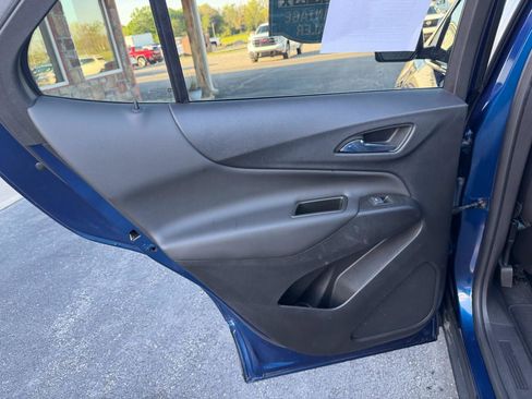 Used 2023 Chevrolet Equinox LT w/ Driver Convenience Package image 17