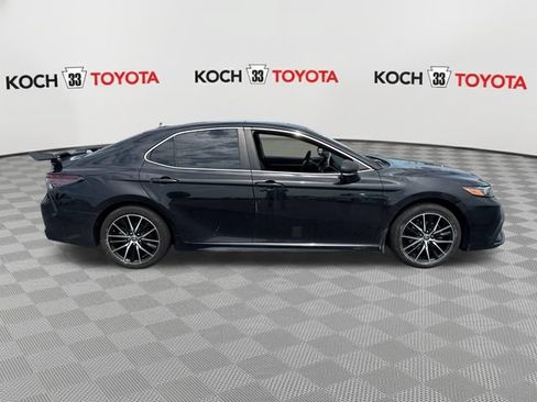 Used 2022 Toyota Camry SE w/ Cold Weather Package FWD image 9