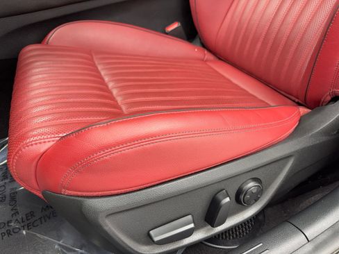 Used 2025 Genesis G70 2.5T w/ Sport Prestige Package image 36