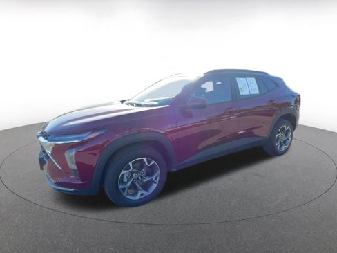 Used 2025 Chevrolet Trax LT image 8
