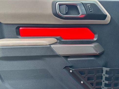 Used 2022 Ford Bronco Wildtrak image 11