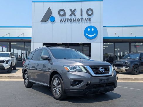 Used 2019 Nissan Pathfinder S FWD image 1