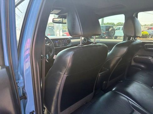 Used 2019 Toyota Tacoma TRD Sport AWD/4WD image 19