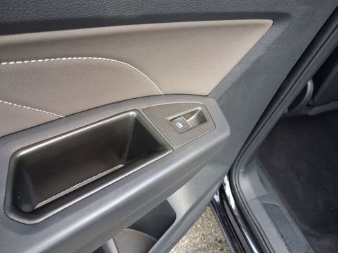 Used 2022 Volkswagen Atlas Cross Sport SEL image 12