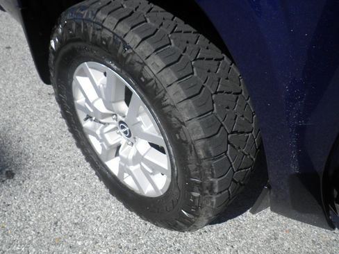 Used 2022 Nissan Frontier SV image 10