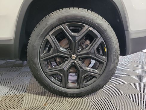 Used 2024 Rivian R1S Adventure AWD/4WD image 10