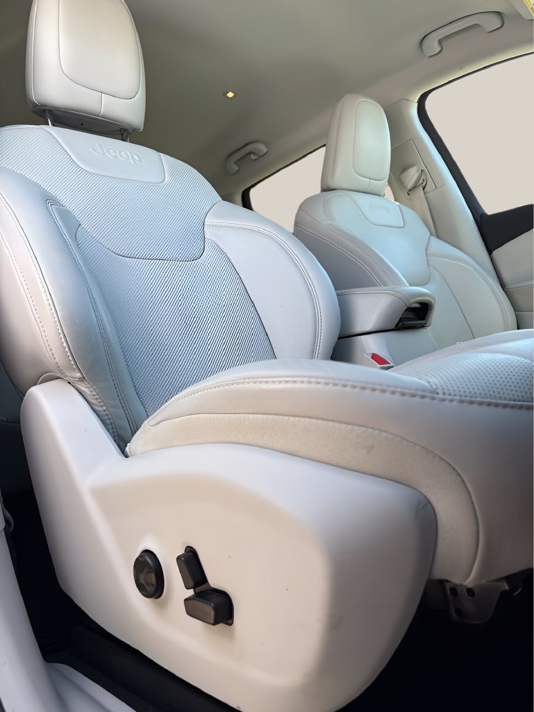 Used 2019 Jeep Cherokee Limited w/ Technology Group FWD image 21