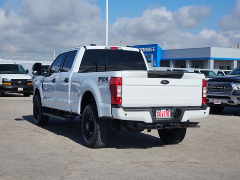 Used 2022 Ford F250 XLT w/ Black Appearance Package AWD/4WD image 5