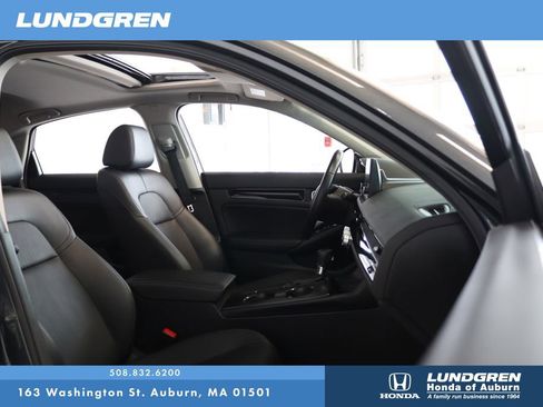 Used 2024 Honda Civic EX-L image 17