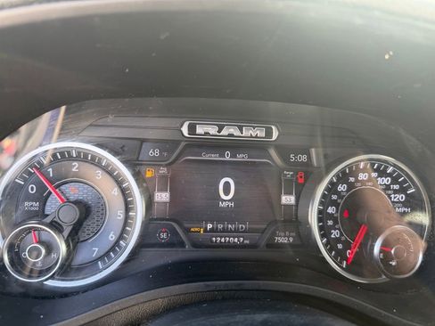 Used 2019 RAM 1500 Laramie AWD/4WD image 5