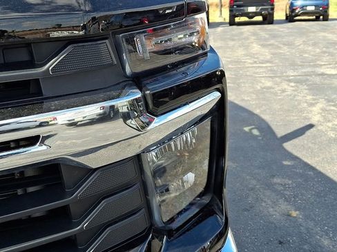 Used 2025 Chevrolet Silverado 2500 LT w/ Convenience Package AWD/4WD image 10