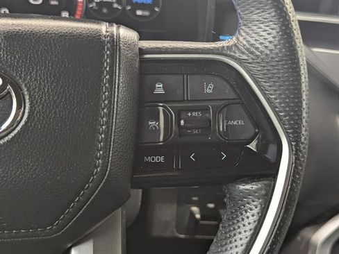 Used 2024 Toyota Sequoia Platinum AWD/4WD image 19