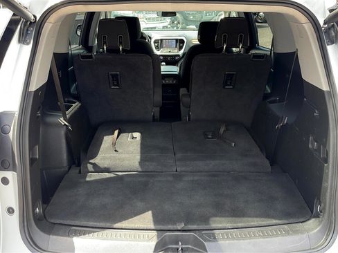 Used 2018 GMC Acadia SLE image 30