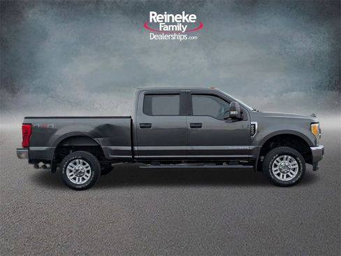 Used 2017 Ford F250 XLT w/ XLT Value Package image 4