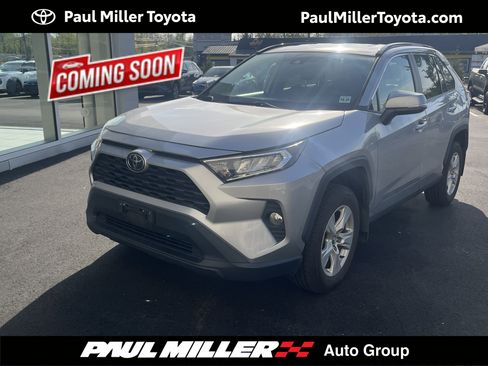 Used 2021 Toyota RAV4 XLE image 1