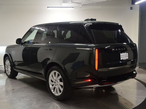 Used 2025 Land Rover Range Rover SE AWD/4WD image 3