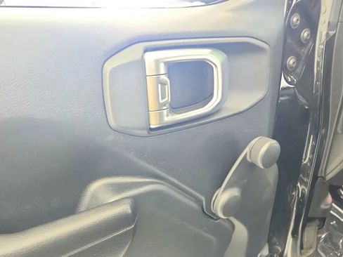 Used 2018 Jeep Wrangler Sport image 28