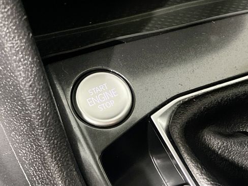 Used 2024 Volkswagen Tiguan SE image 24