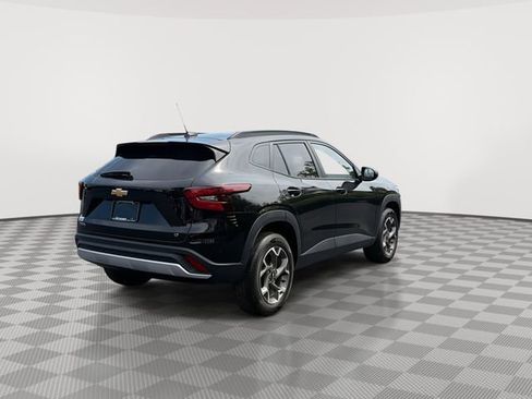 Certified 2025 Chevrolet Trax LT w/ LT Convenience Package FWD image 10