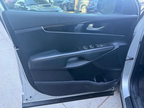 Used 2018 Kia Sorento FWD image 11
